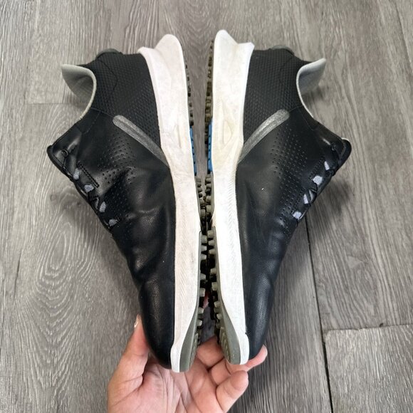 Athletic_Shoes